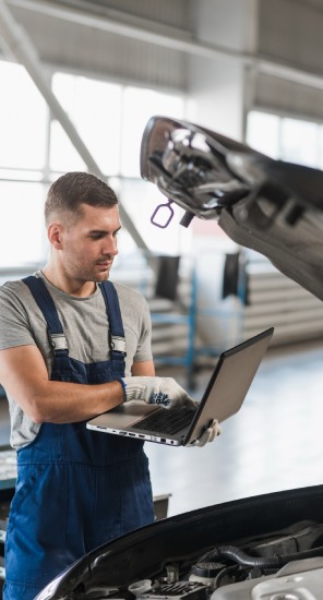 auto-mechanic-portrait